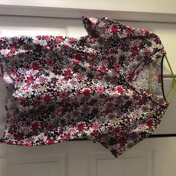 Lot of 6 scrub tops - Picture 5 of 6